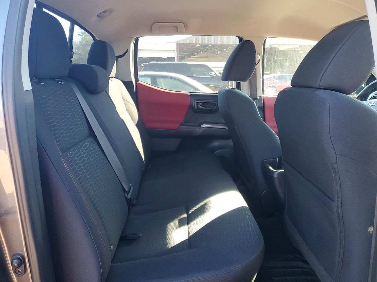 2017 TOYOTA TACOMA DOUBLE CAB photo 10