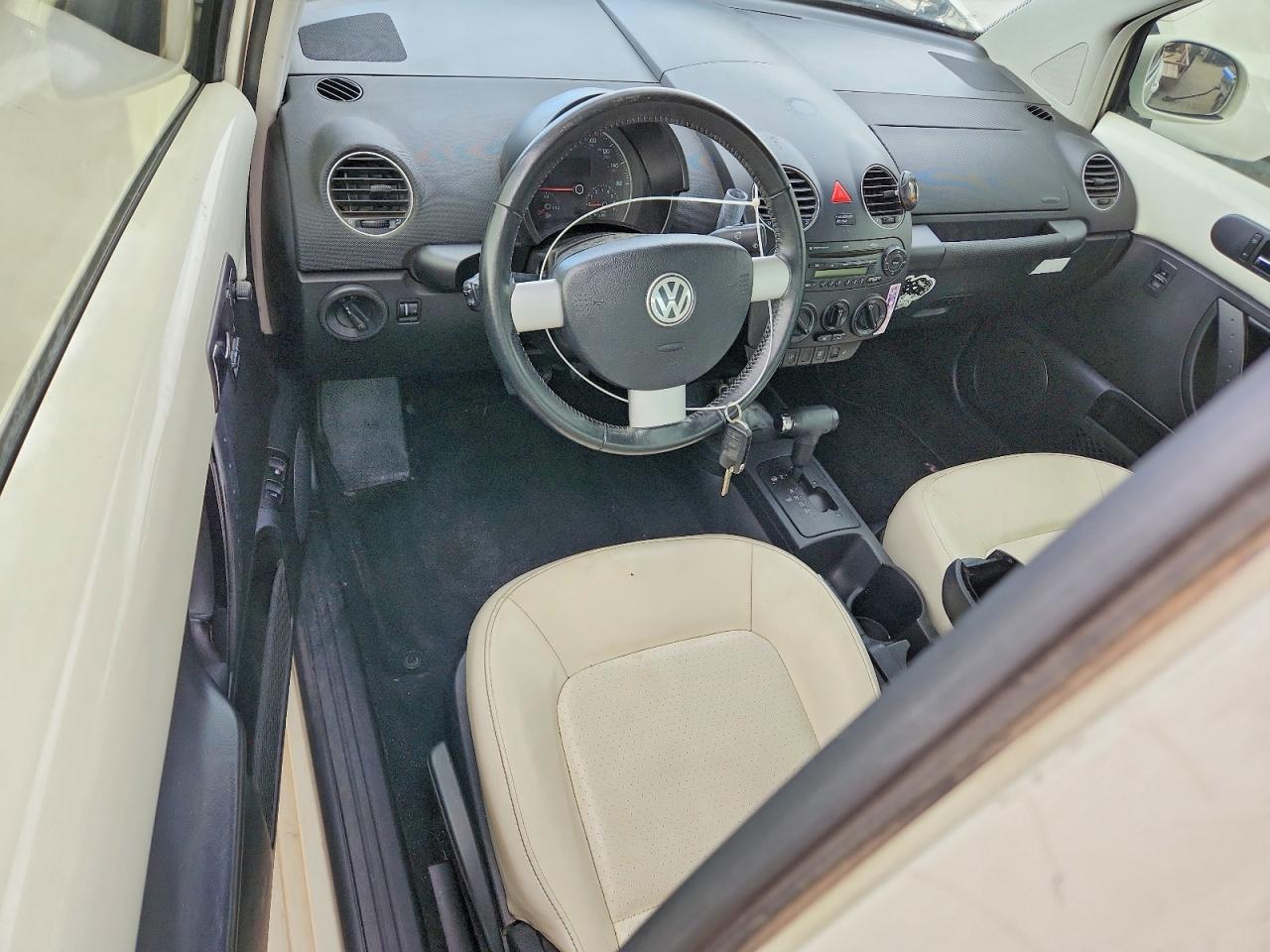 2008 VOLKSWAGEN NEW BEETLE TRIPLE WHITE photo 8