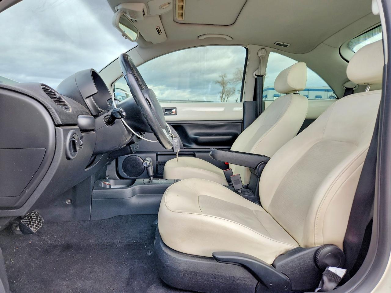 2008 VOLKSWAGEN NEW BEETLE TRIPLE WHITE photo 7