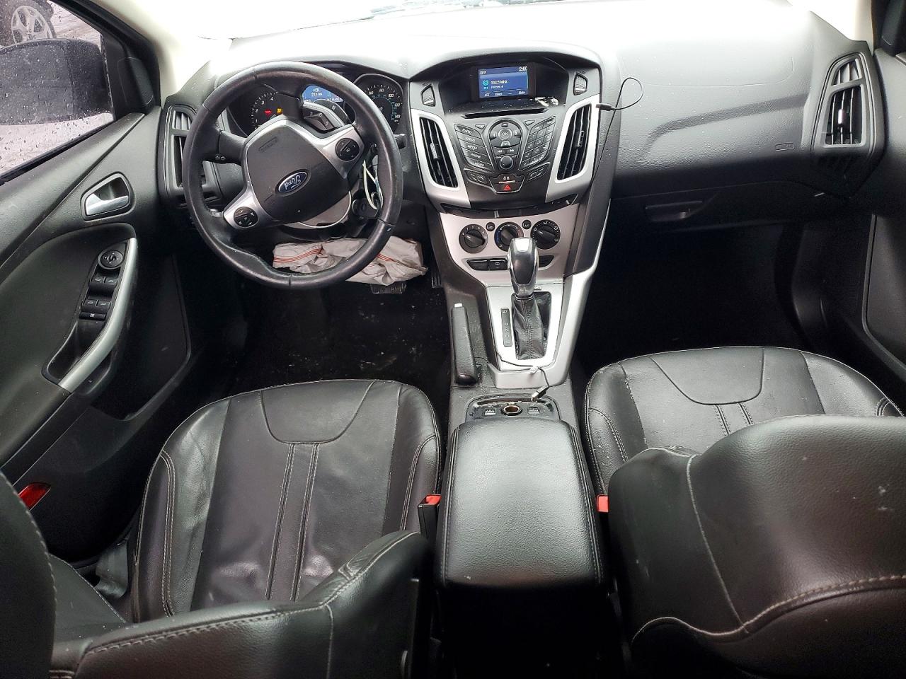 2014 FORD FOCUS SE photo 8