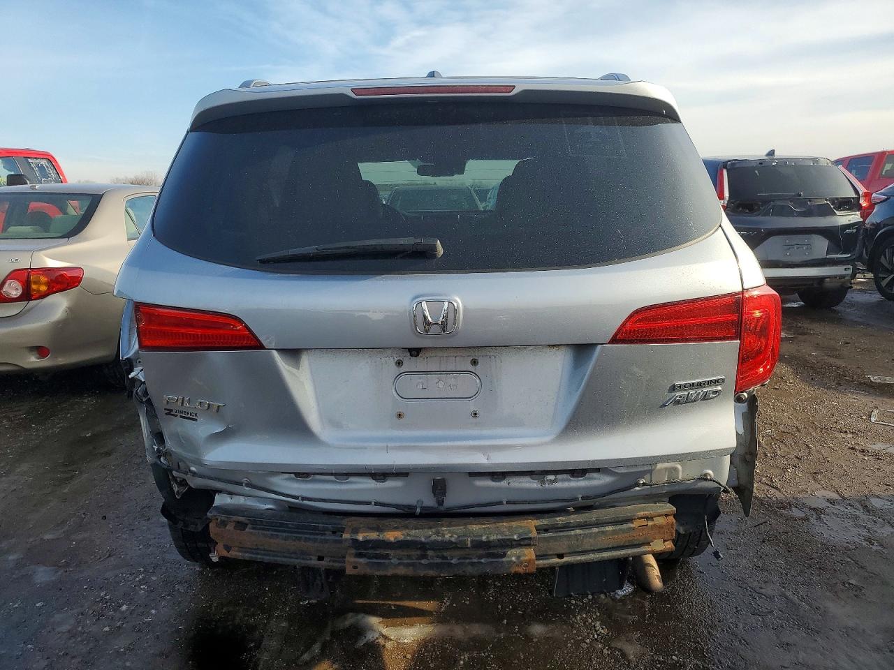 2016 HONDA PILOT TOURING photo 6