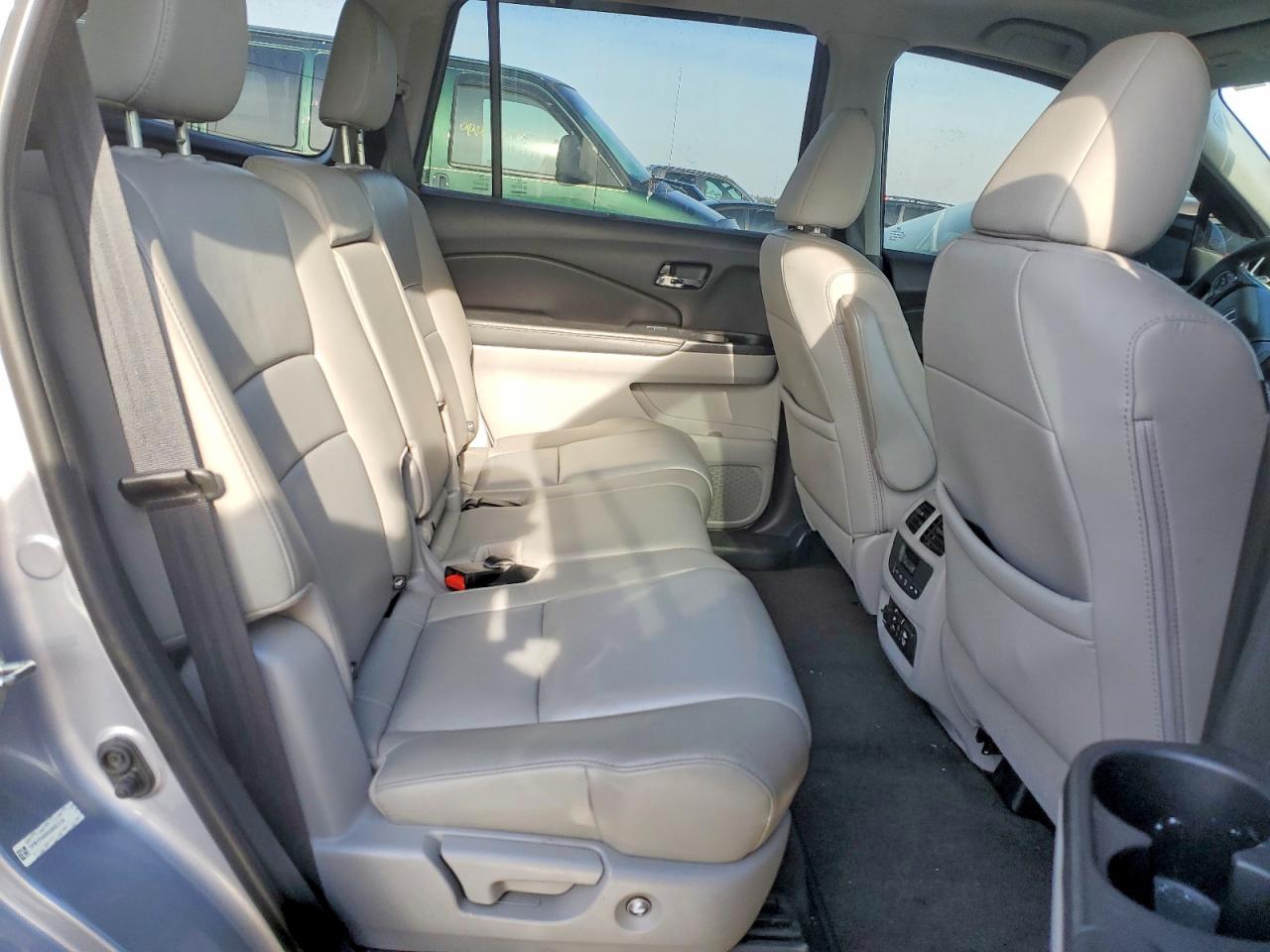 2016 HONDA PILOT TOURING photo 11