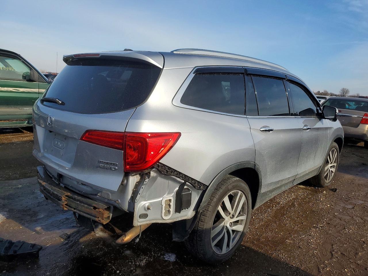 2016 HONDA PILOT TOURING photo 3