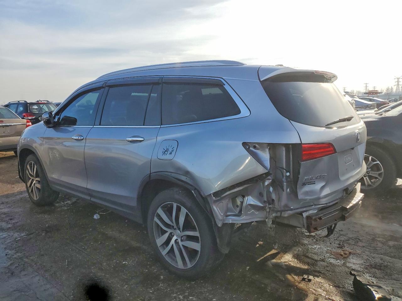 2016 HONDA PILOT TOURING photo 2