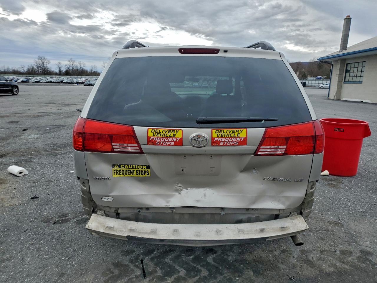 2004 TOYOTA SIENNA CE photo 6