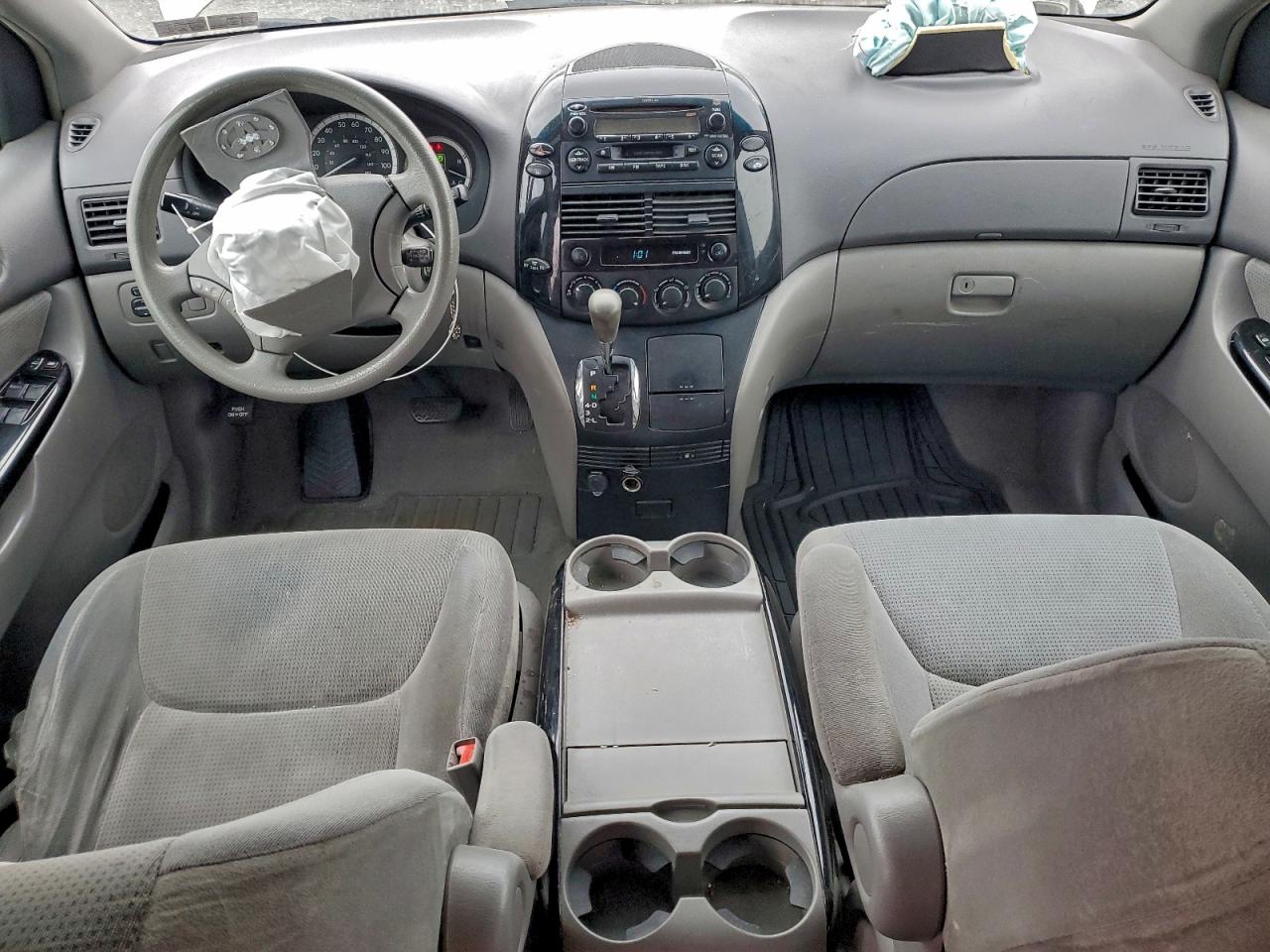 2004 TOYOTA SIENNA CE photo 8
