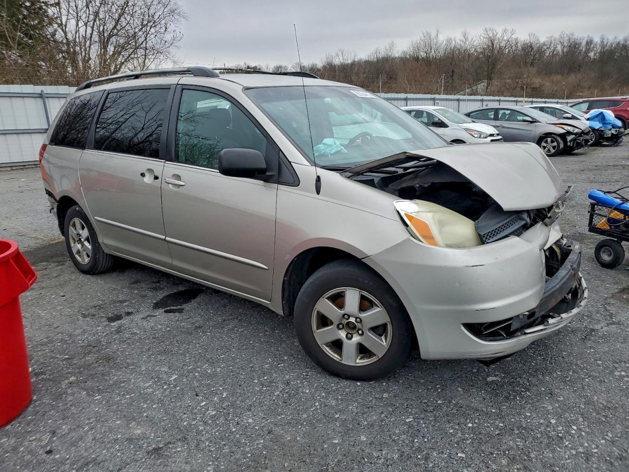 2004 TOYOTA SIENNA CE photo 4