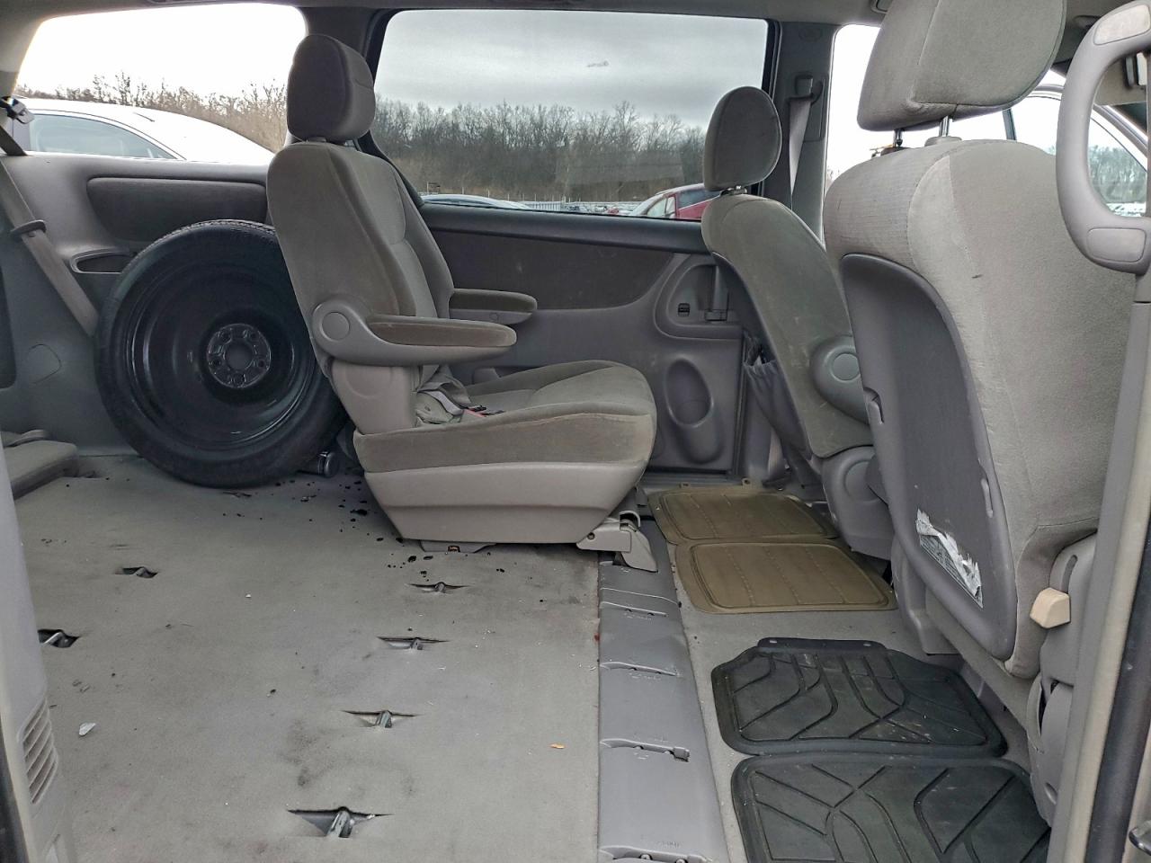 2004 TOYOTA SIENNA CE photo 11