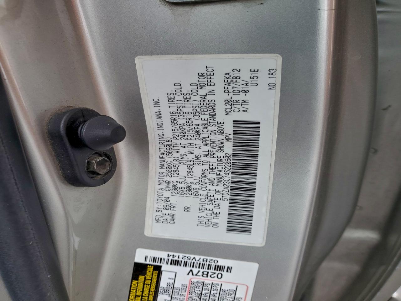 2004 TOYOTA SIENNA CE photo 13