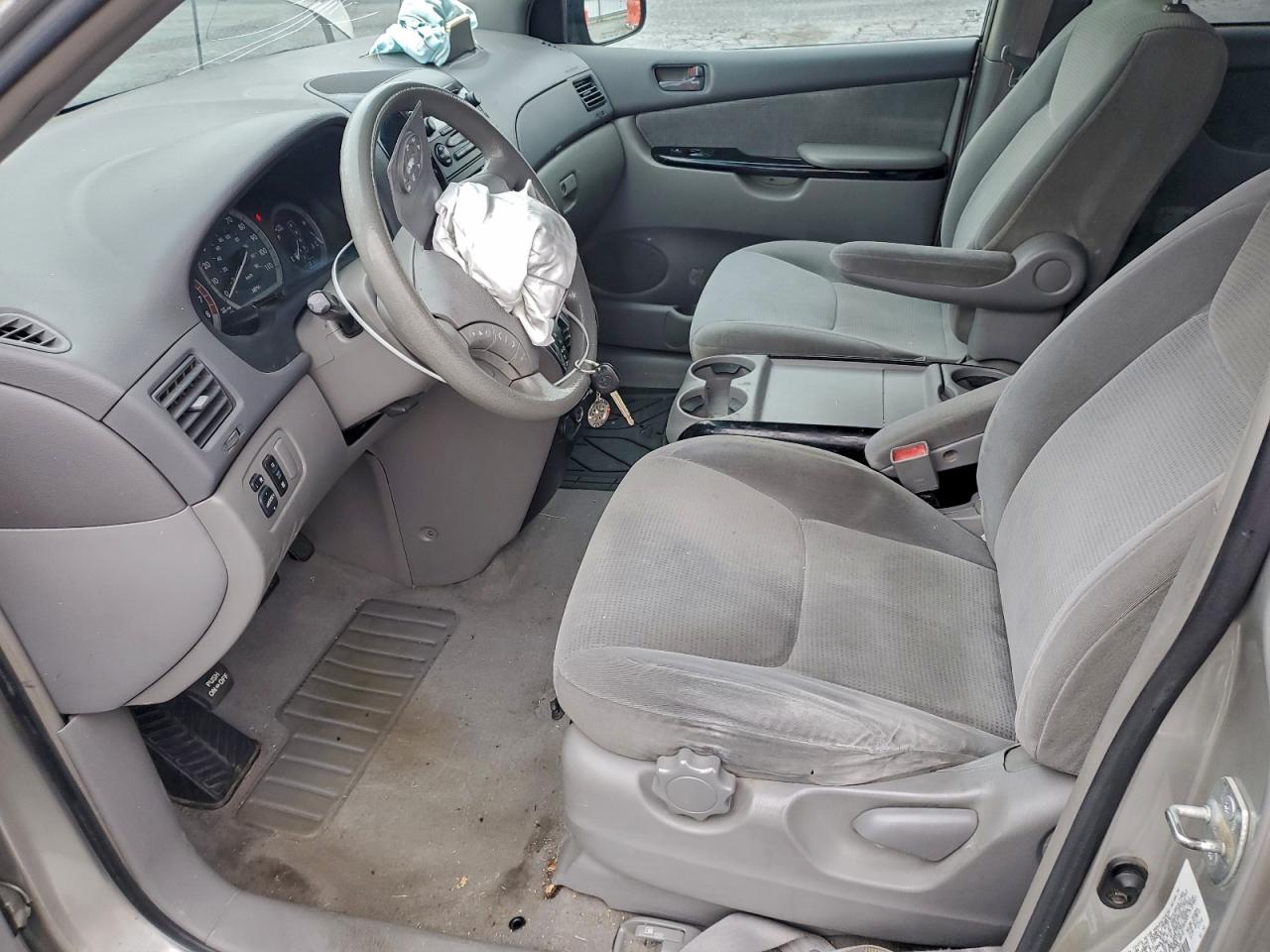2004 TOYOTA SIENNA CE photo 7