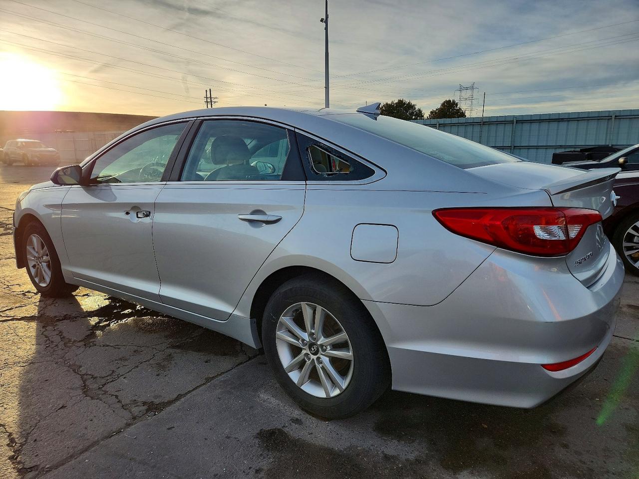 2015 HYUNDAI SONATA SE photo 2
