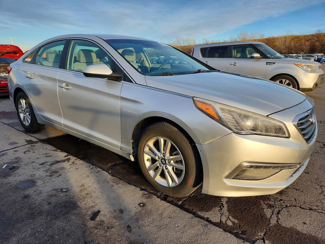 2015 HYUNDAI SONATA SE photo 4
