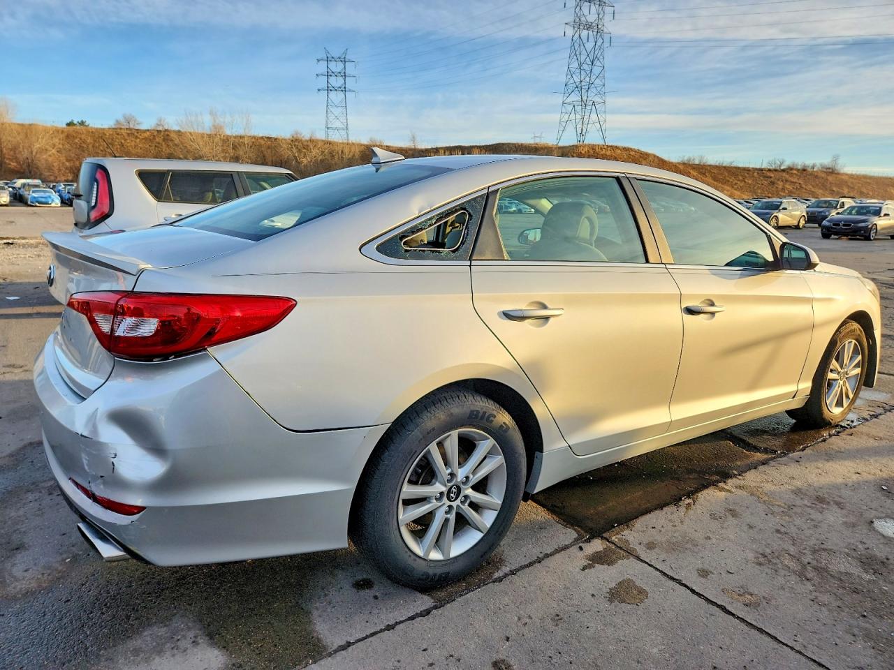 2015 HYUNDAI SONATA SE photo 3