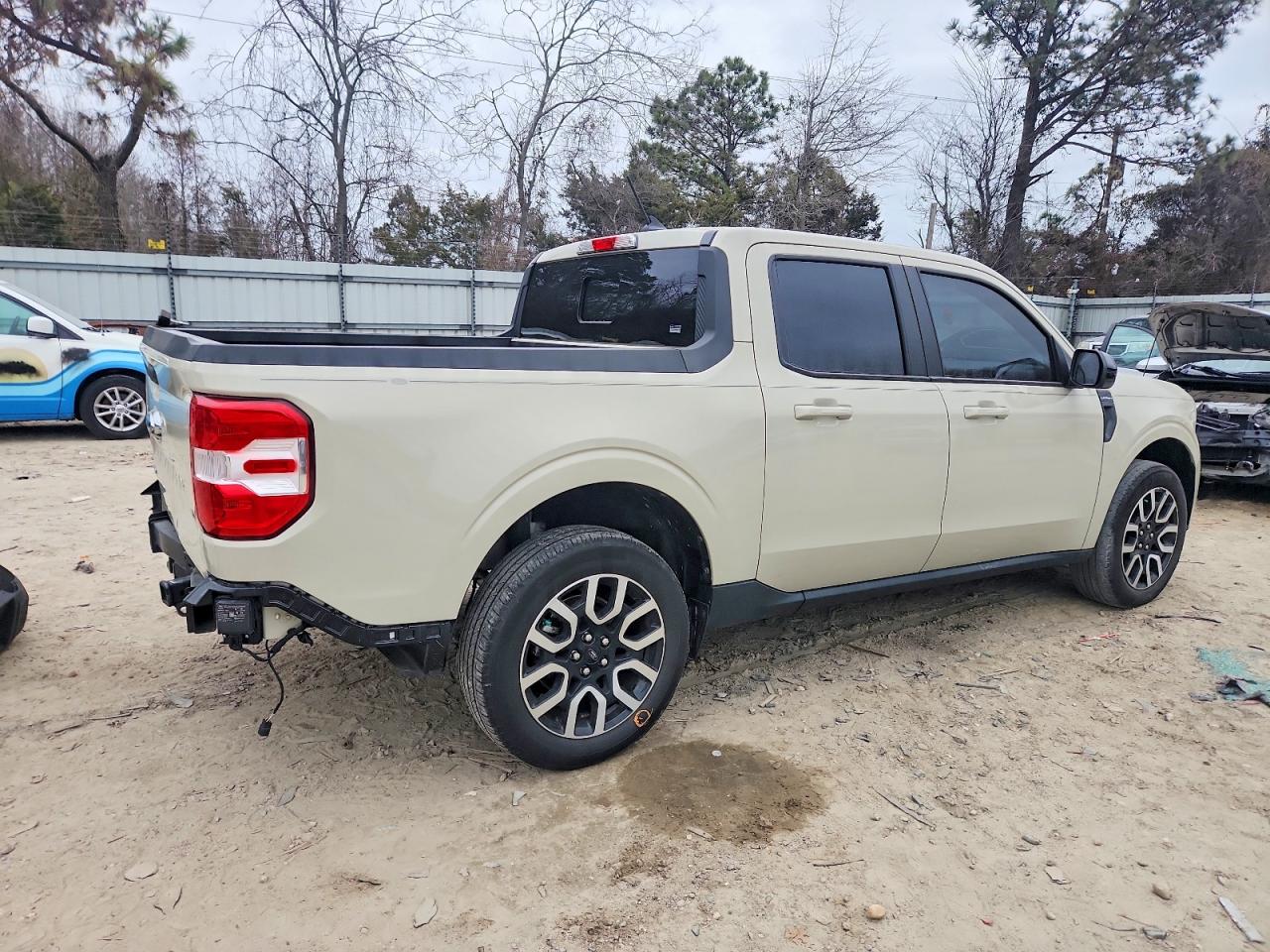 2024 FORD MAVERICK LARIAT photo 3