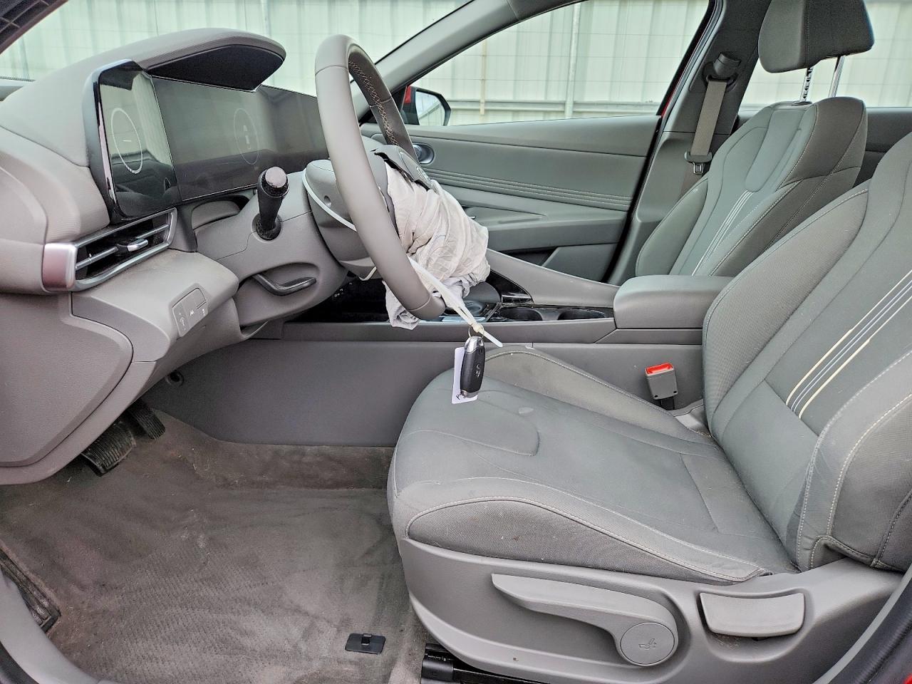 2023 HYUNDAI ELANTRA SEL photo 13