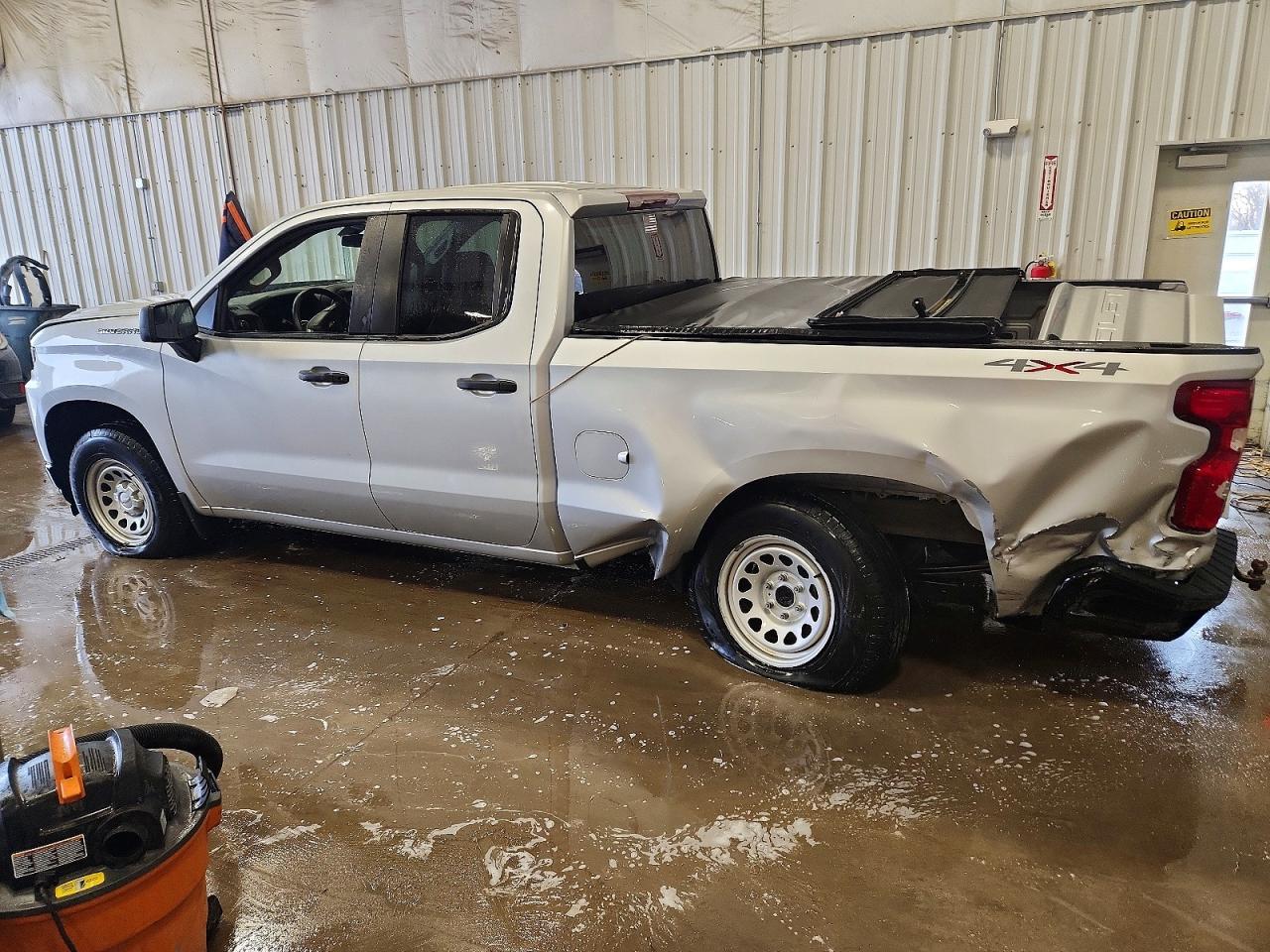 2019 CHEVROLET SILVERADO K1500 photo 2
