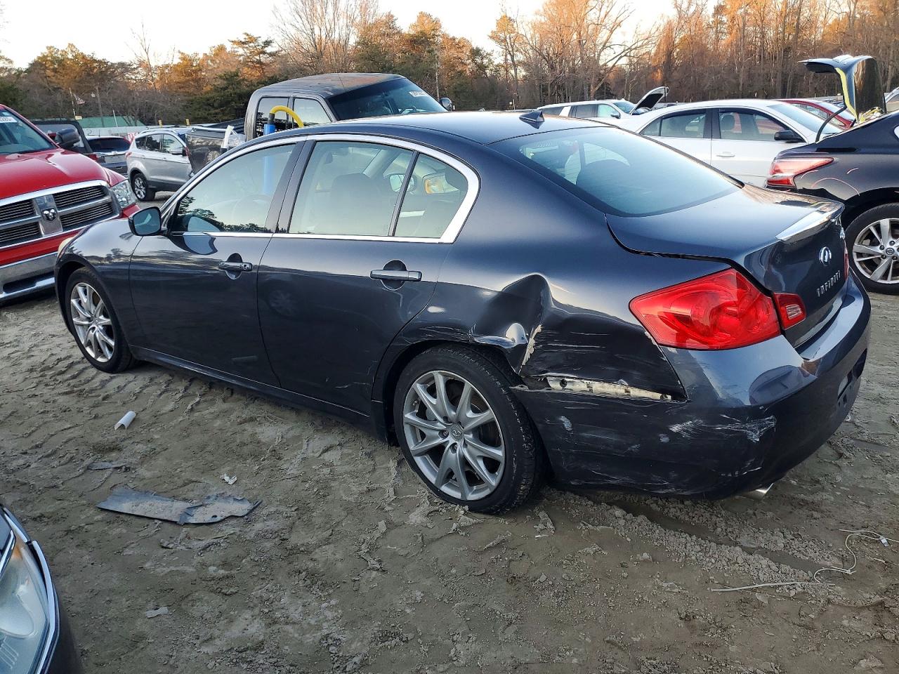 2009 INFINITI G37 BASE photo 2