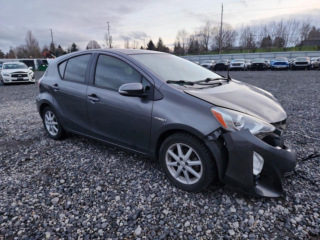 2015 TOYOTA PRIUS C photo 4