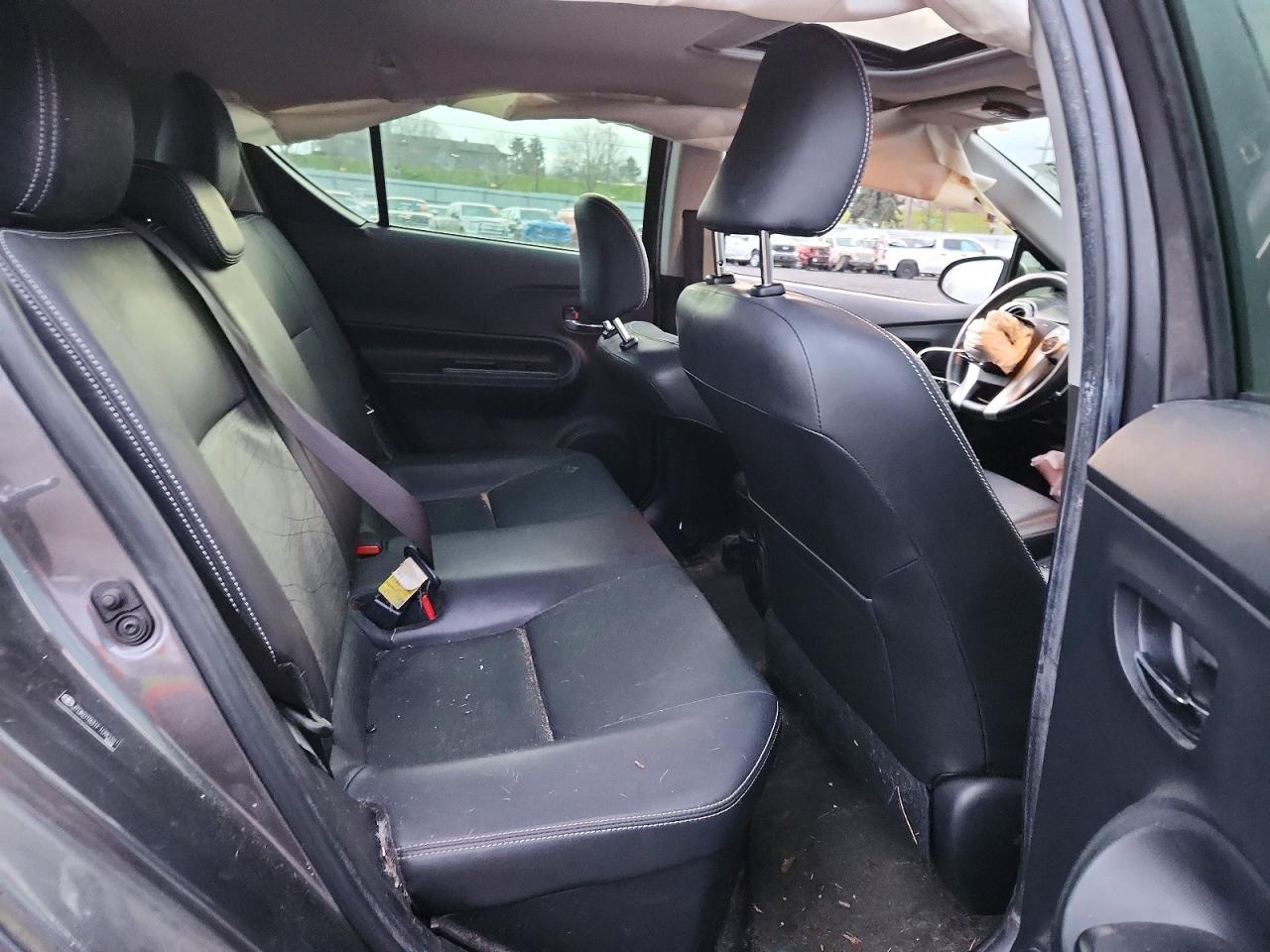 2015 TOYOTA PRIUS C photo 10