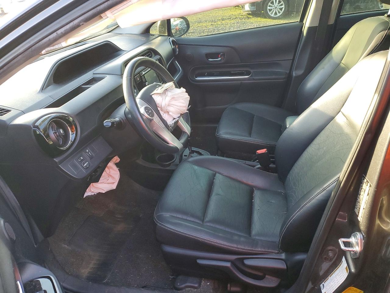 2015 TOYOTA PRIUS C photo 7