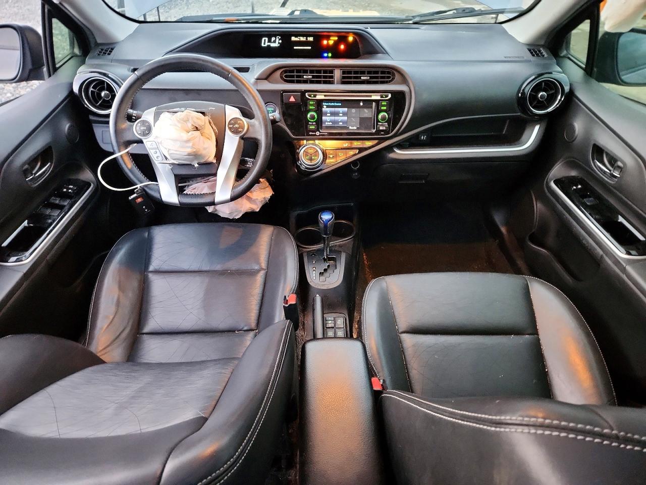 2015 TOYOTA PRIUS C photo 8