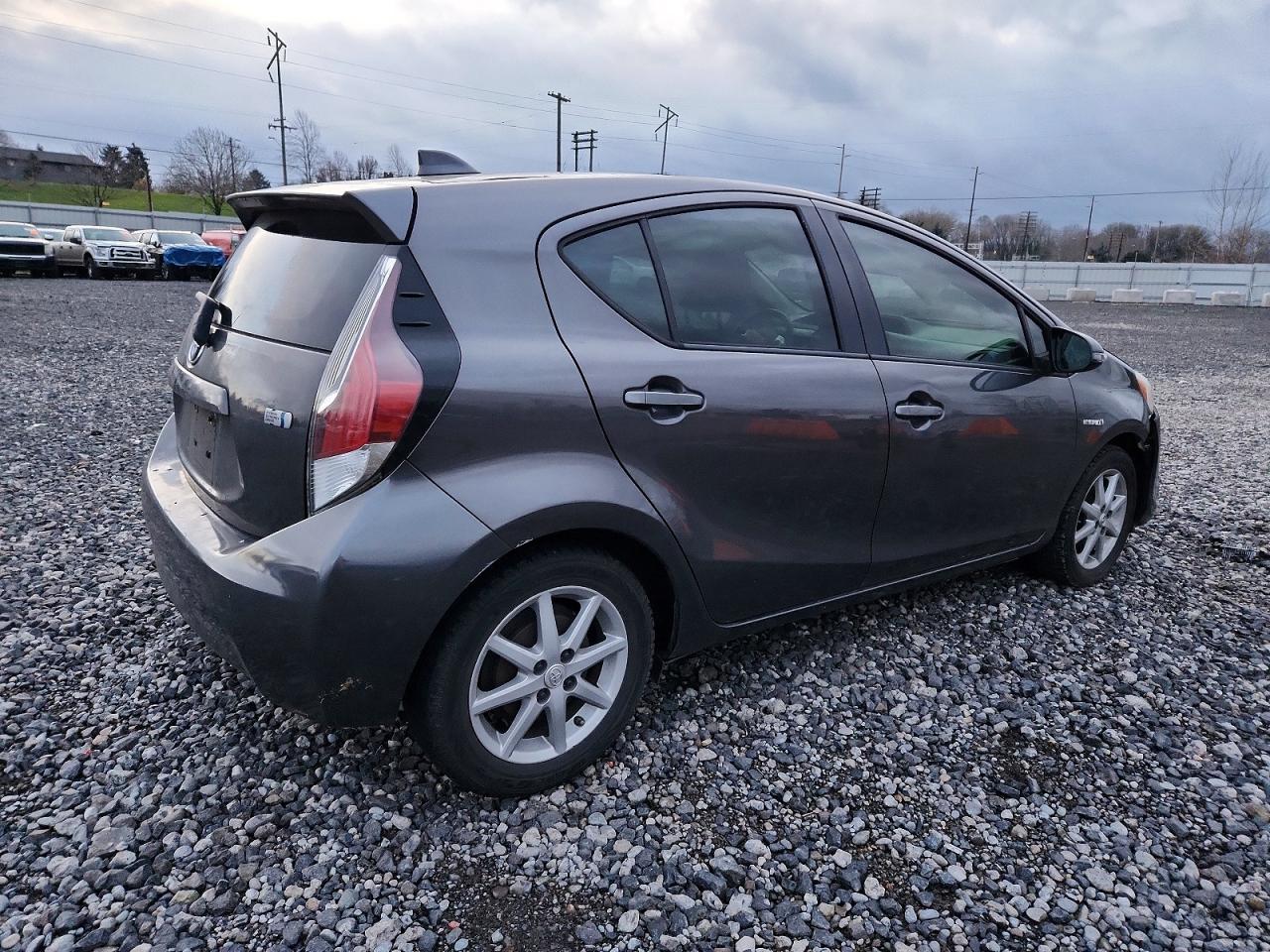 2015 TOYOTA PRIUS C photo 3