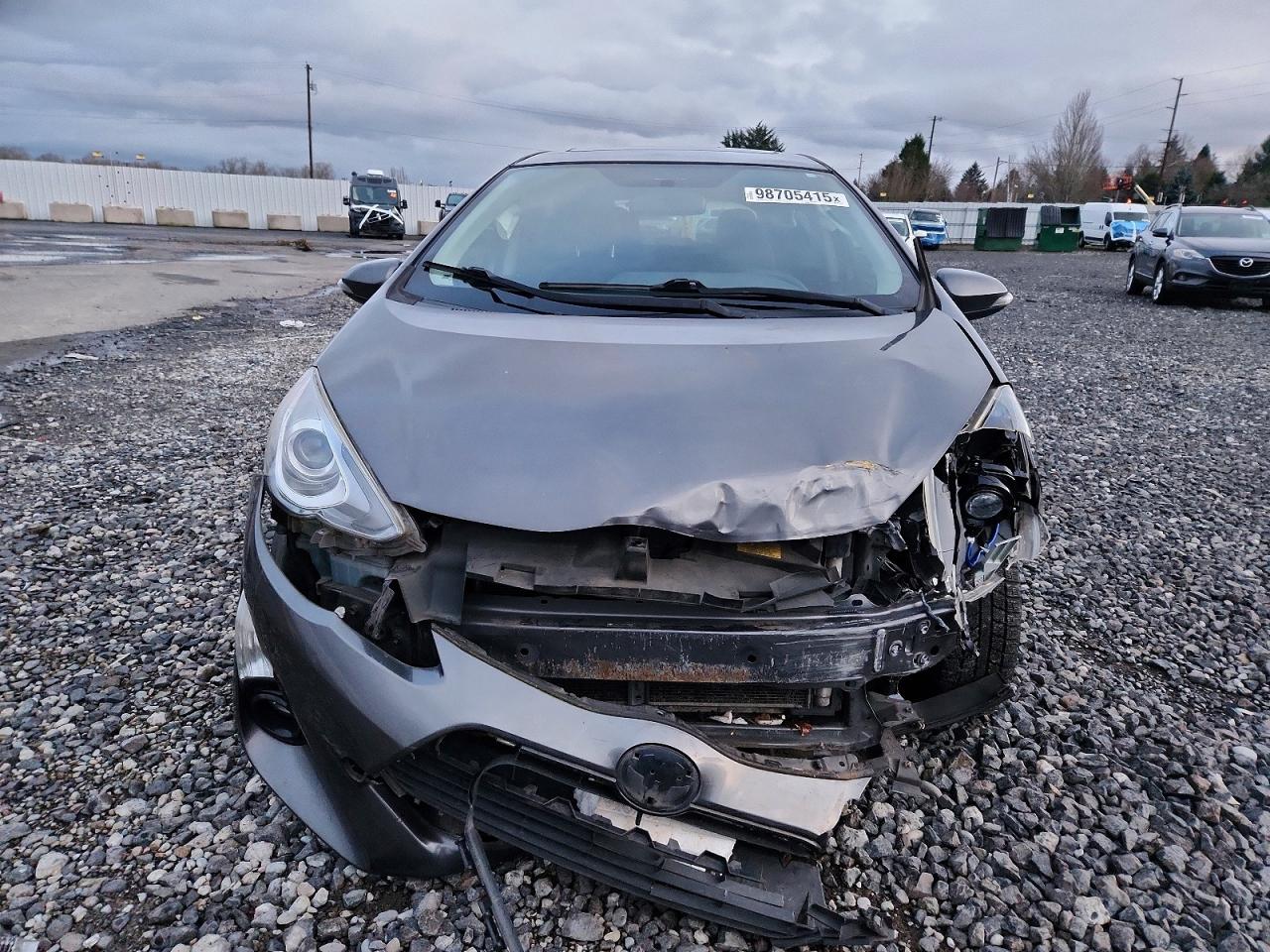 2015 TOYOTA PRIUS C photo 5