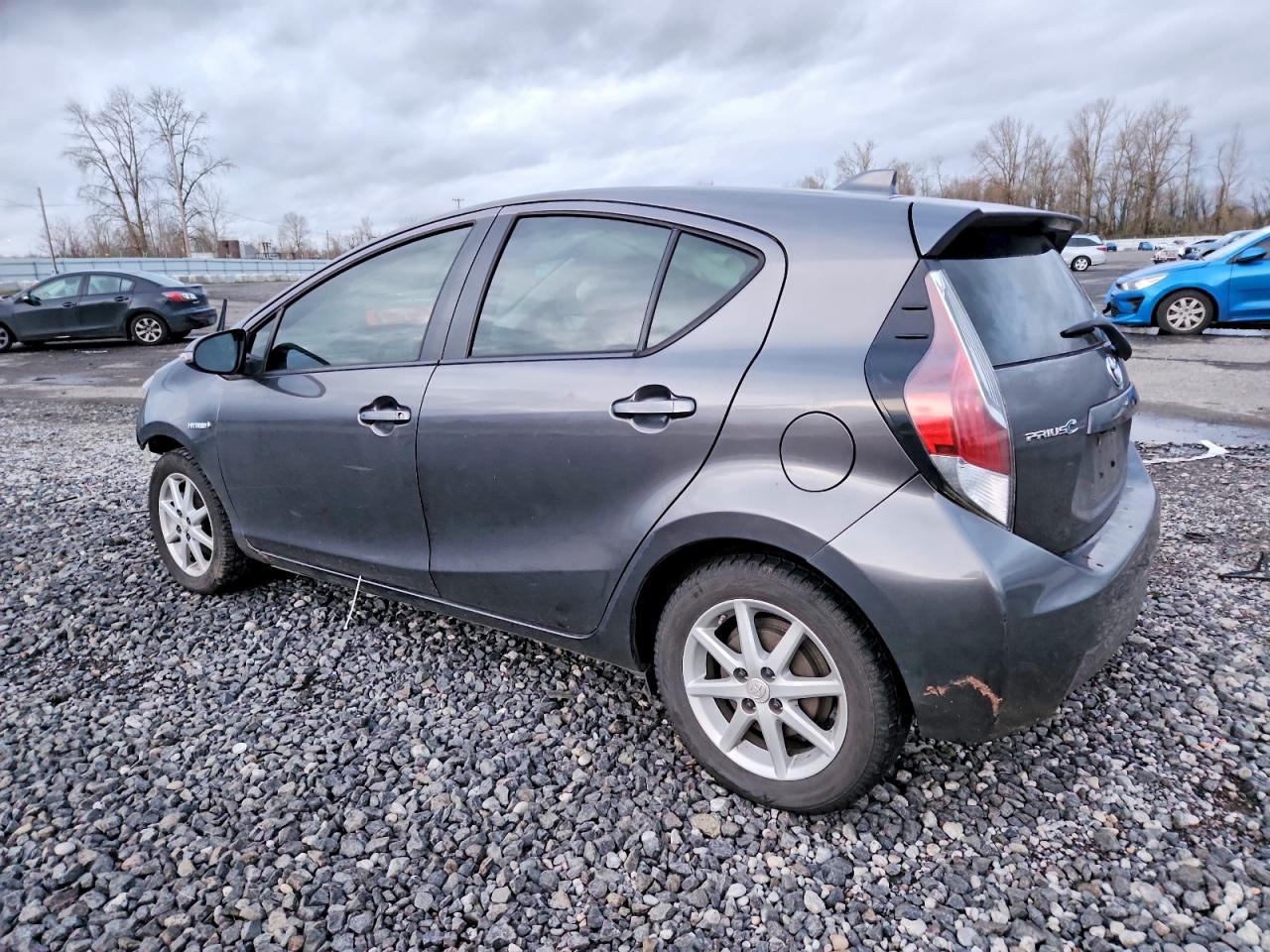 2015 TOYOTA PRIUS C photo 2