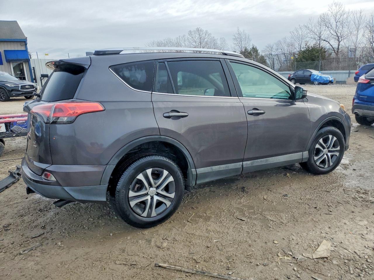 2016 TOYOTA RAV4 LE photo 3