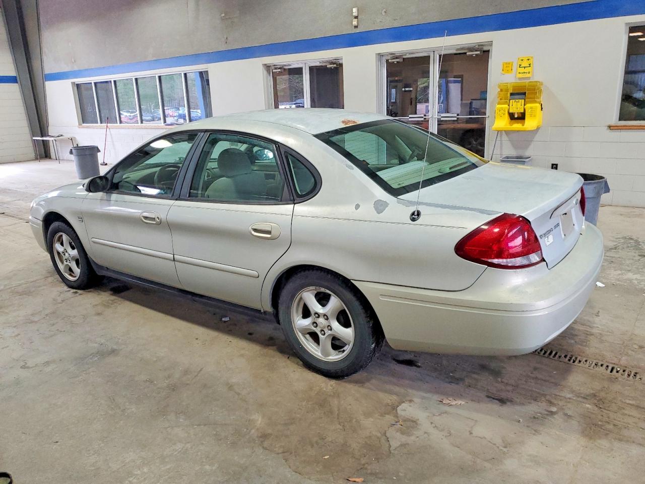 2004 FORD TAURUS SES photo 2