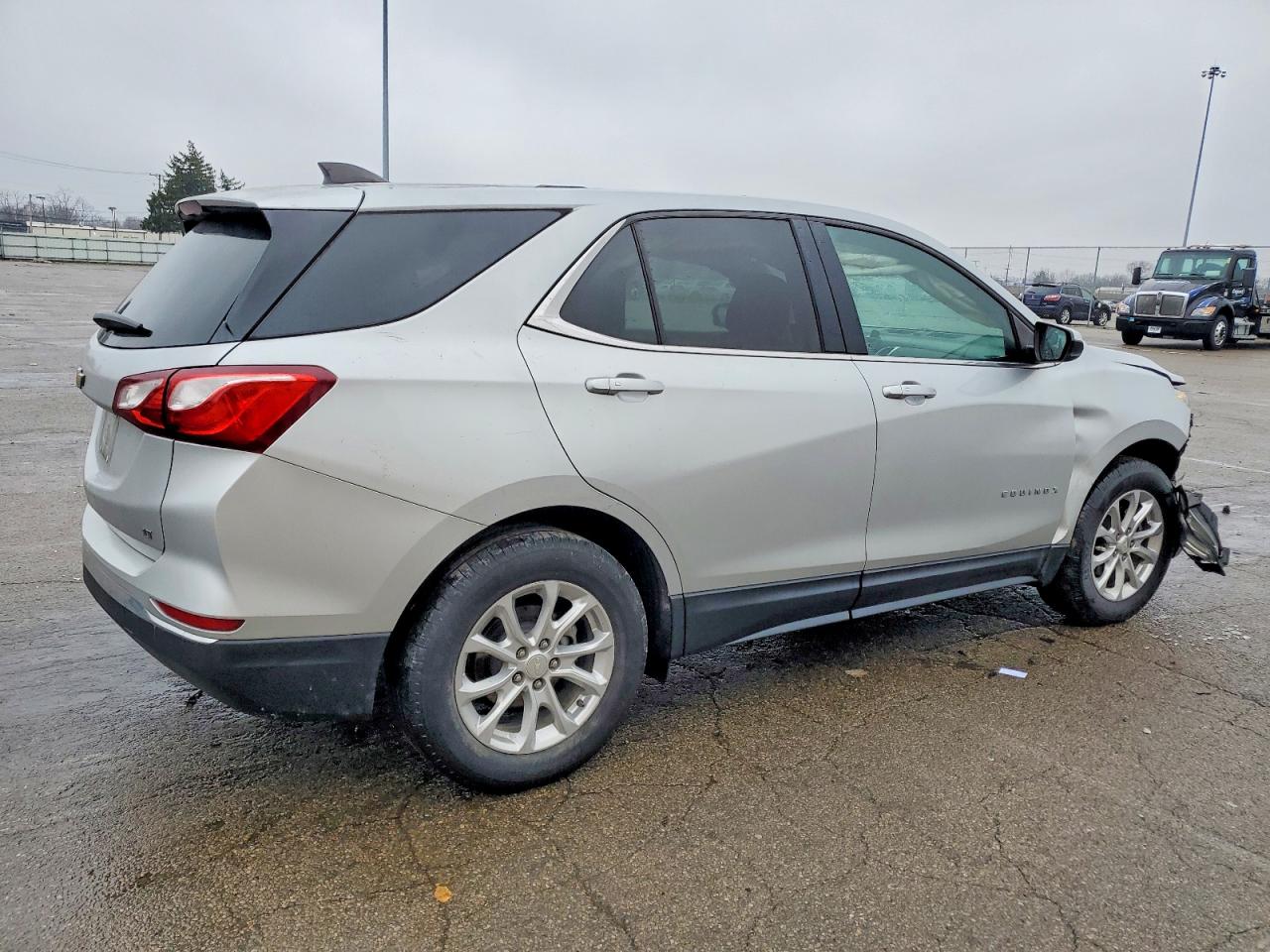 2018 CHEVROLET EQUINOX LT photo 3
