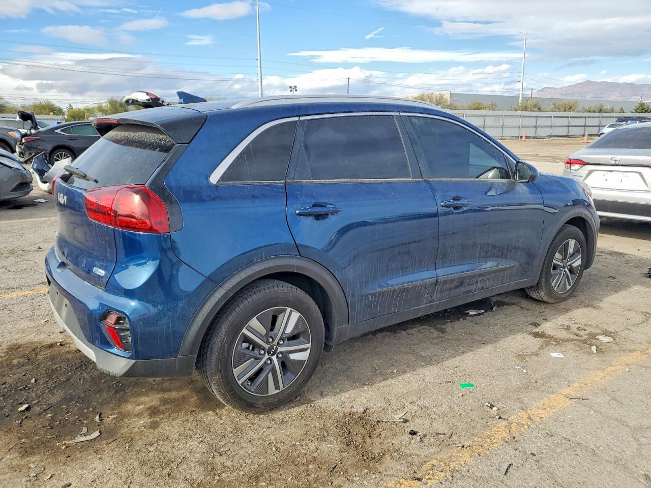 2022 KIA NIRO LXS photo 3