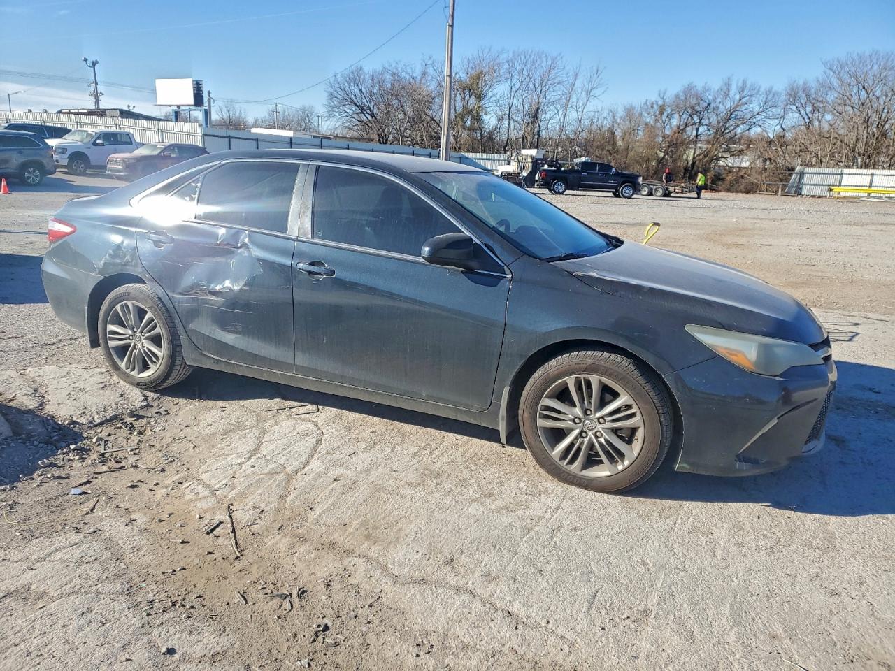 2015 TOYOTA CAMRY LE photo 4