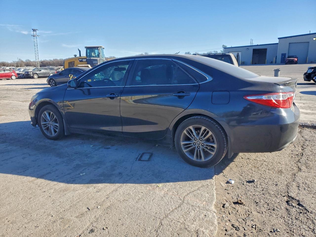 2015 TOYOTA CAMRY LE photo 2