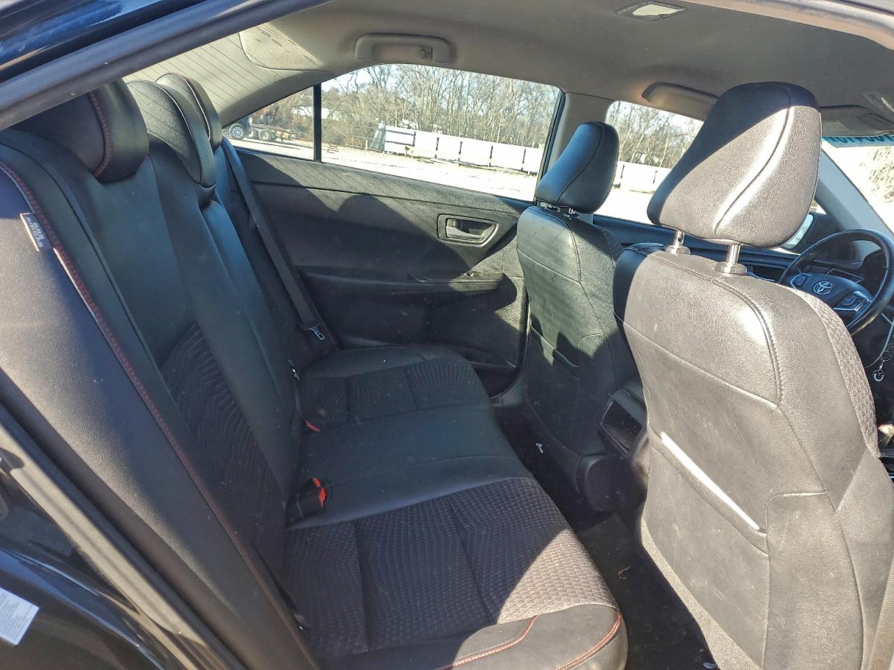 2015 TOYOTA CAMRY LE photo 10