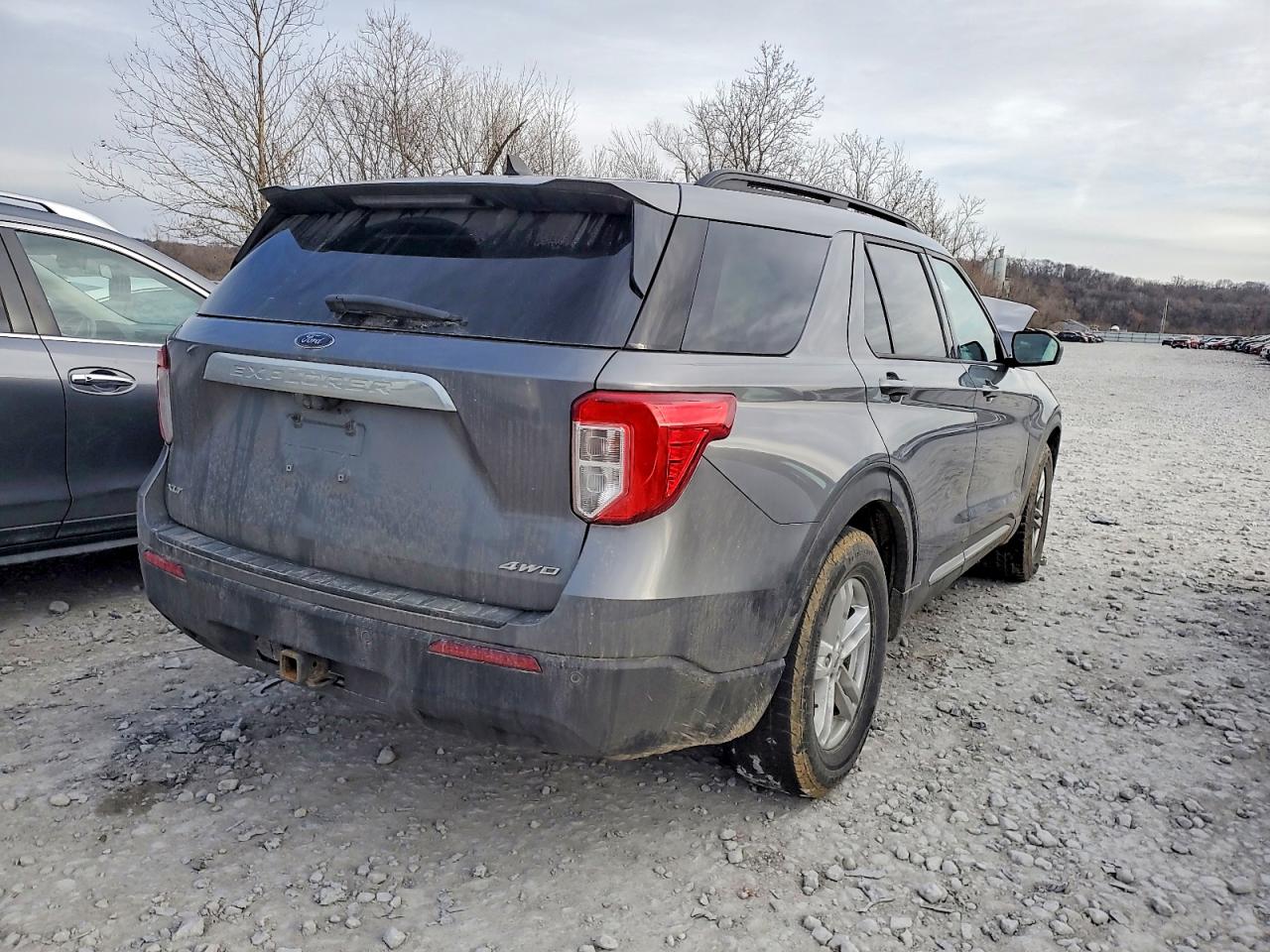 2021 FORD EXPLORER XLT photo 3