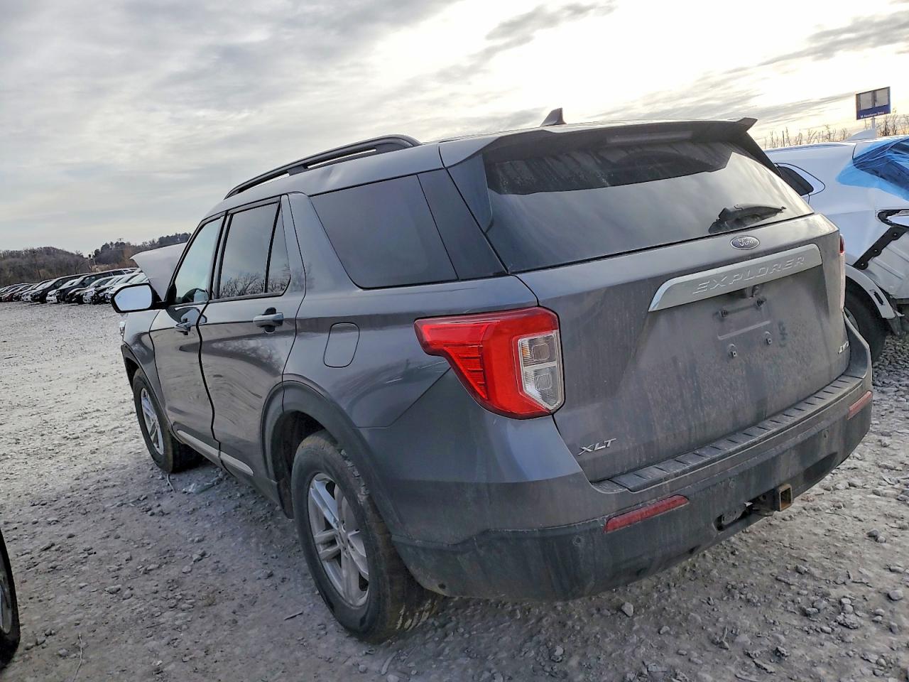 2021 FORD EXPLORER XLT photo 2
