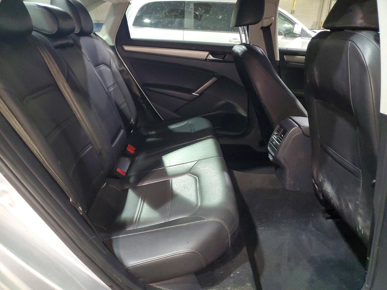 2020 VOLKSWAGEN PASSAT SE photo 10