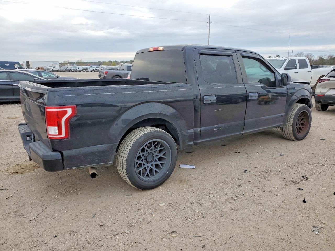 2017 FORD F150 SUPERCREW photo 3