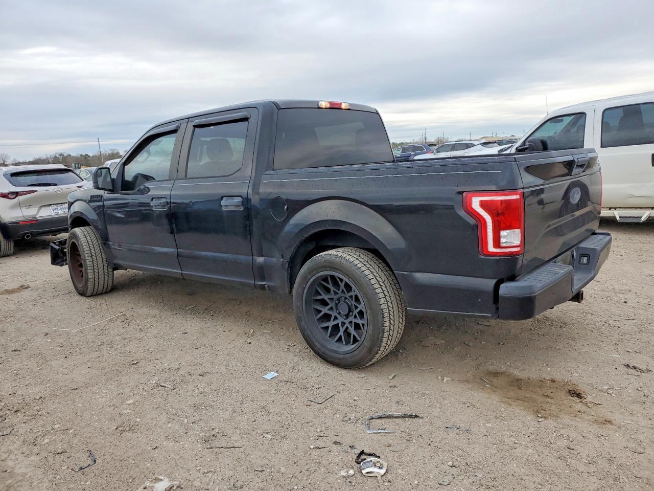 2017 FORD F150 SUPERCREW photo 2