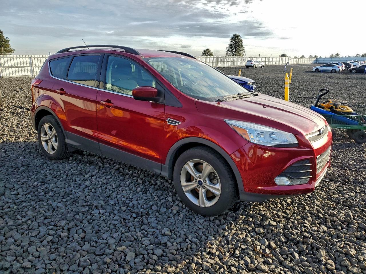 2015 FORD ESCAPE SE photo 4