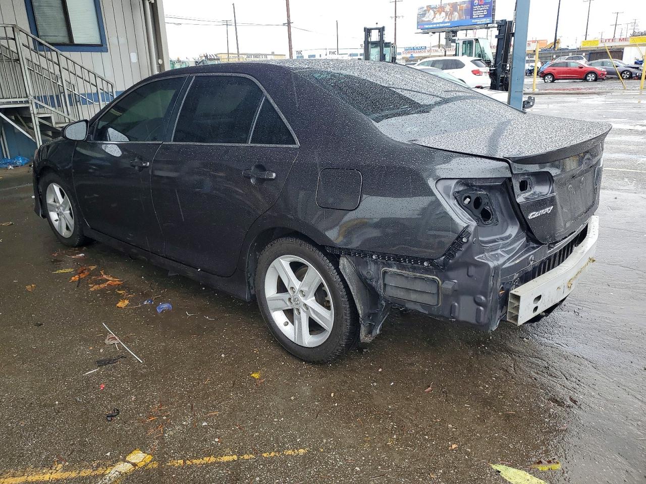 2014 TOYOTA CAMRY L photo 2