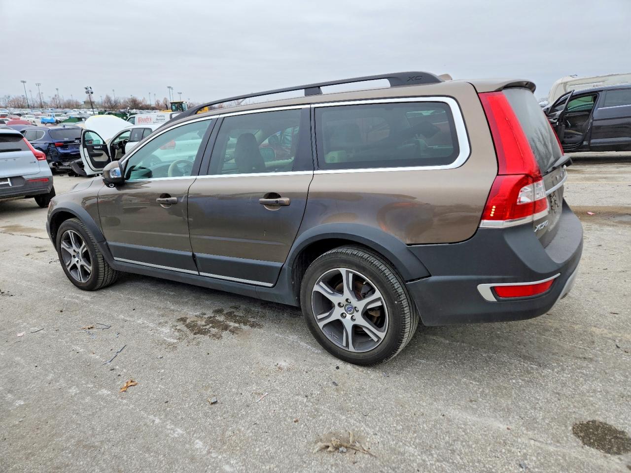 2015 VOLVO XC70 T6 PREMIER+ photo 2