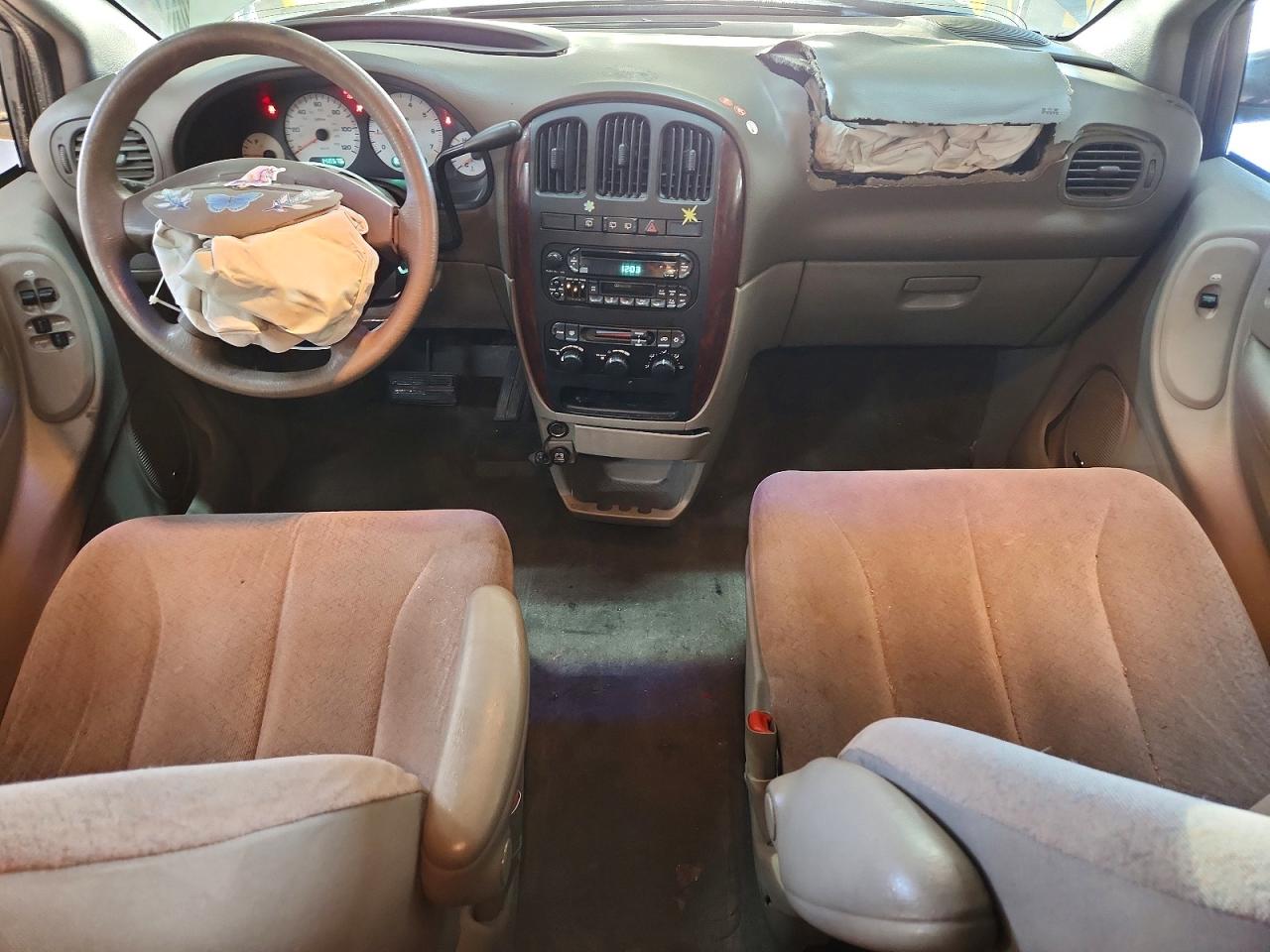 2001 CHRYSLER TOWN & COUNTRY LX photo 8