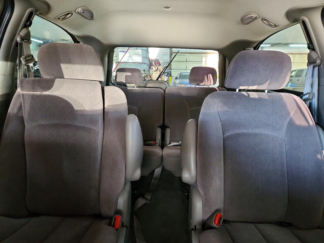 2001 CHRYSLER TOWN & COUNTRY LX photo 10