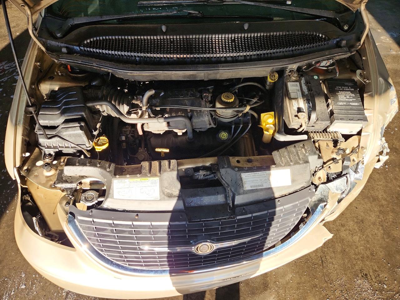 2001 CHRYSLER TOWN & COUNTRY LX photo 12