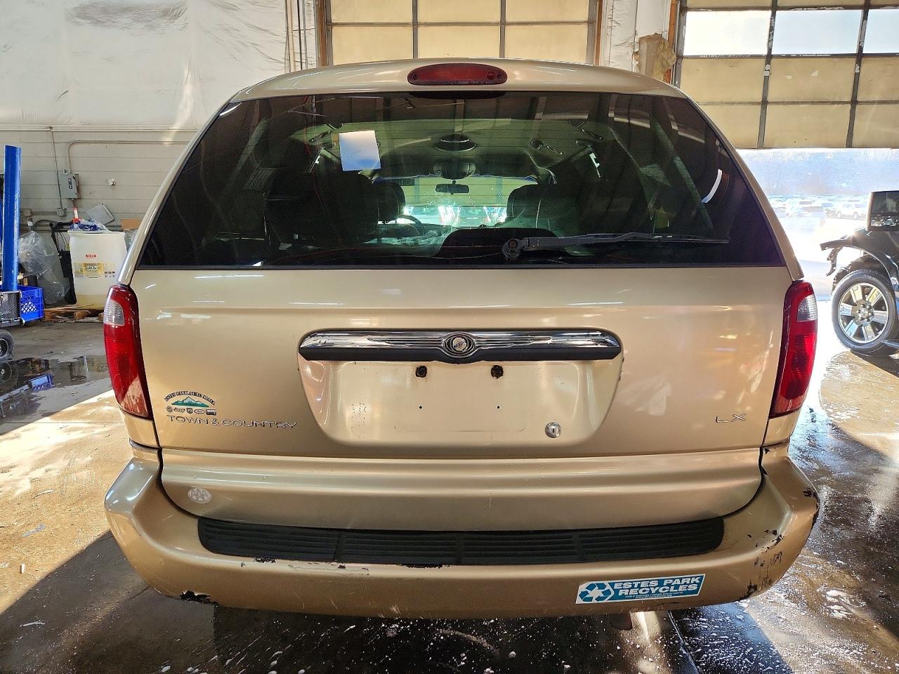 2001 CHRYSLER TOWN & COUNTRY LX photo 6