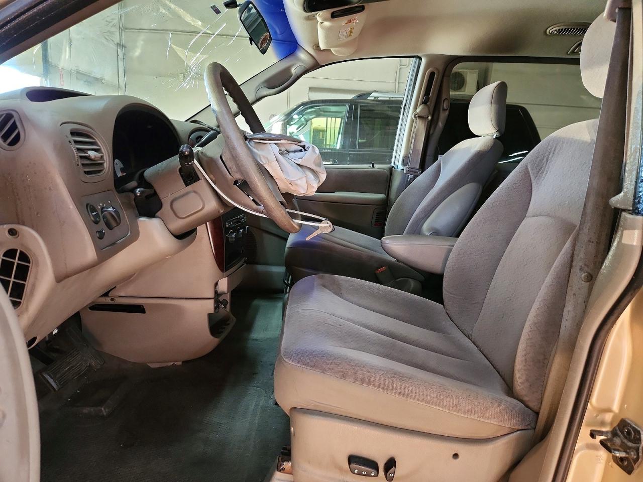 2001 CHRYSLER TOWN & COUNTRY LX photo 7
