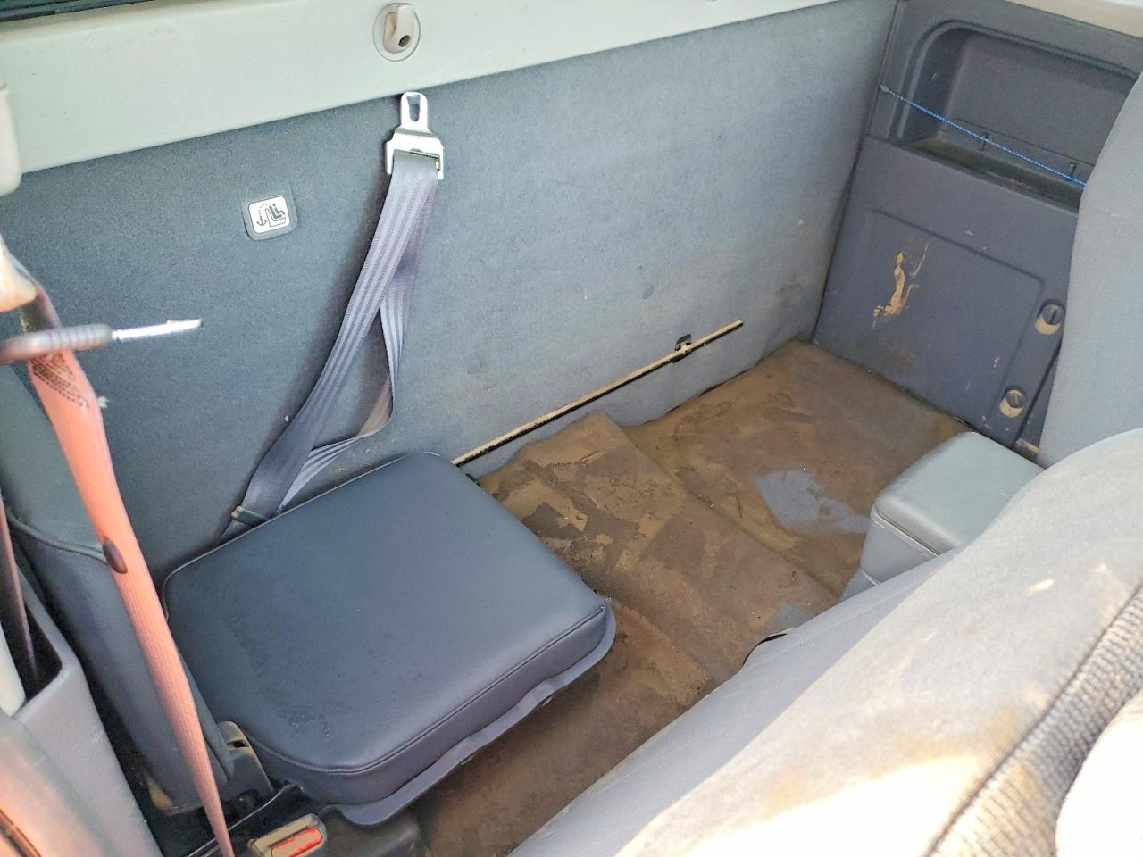 2004 NISSAN FRONTIER KING CAB XE photo 10