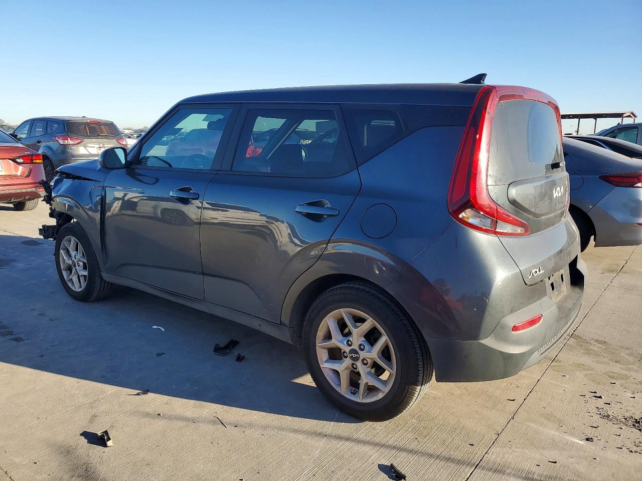 2022 KIA SOUL LX photo 2